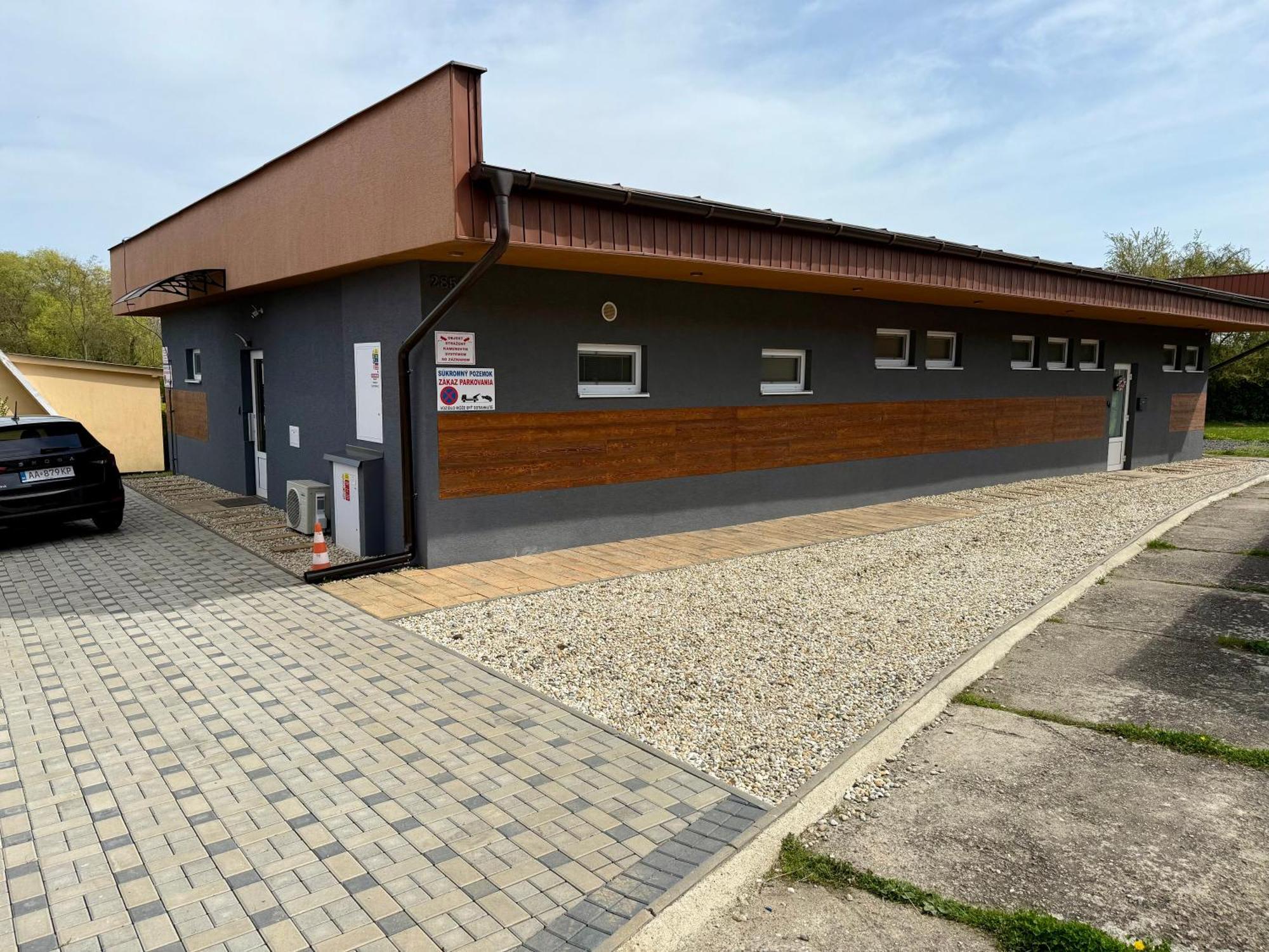 Apartmany Apollo Michalovce Exteriör bild